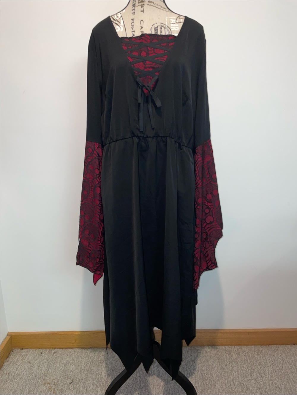 BloomChic Black Dress with Burgundy Lace Skull Accents Size 18-20 NWT